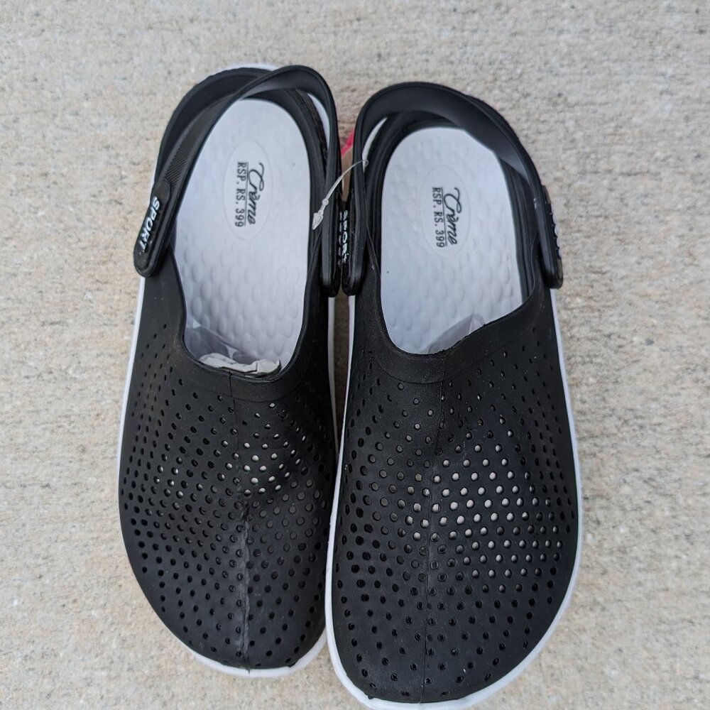 Black Unisex Classic Clogs Sandals        Back Strap Water Friendly  Sz 4